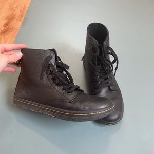 Dr. Marten style Leyton size 7